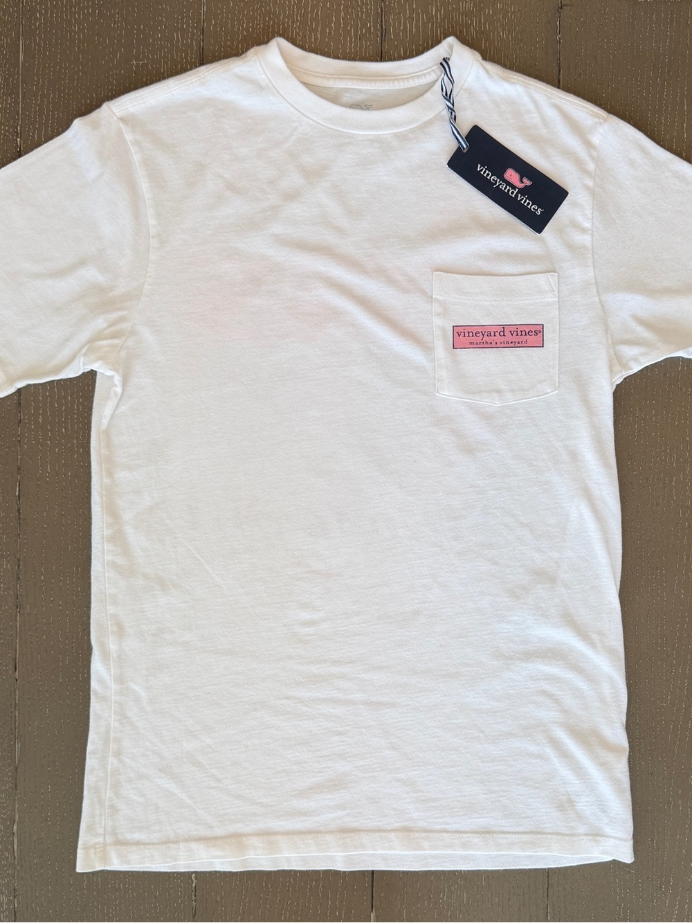 NWT Vineyard Vines Men’s Heritage “Tie One On” White Whale Pocket Tee • Size XS